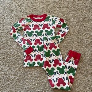 Hanna Andersson Disney Mickey Mouse Red Green Christmas Pajamas Size 120 US 6/7